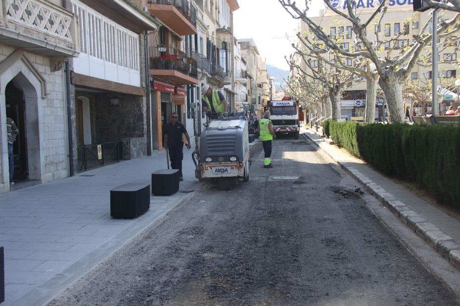 renovacio asfalts pl. Catalunya.jpg - 142.15 KB